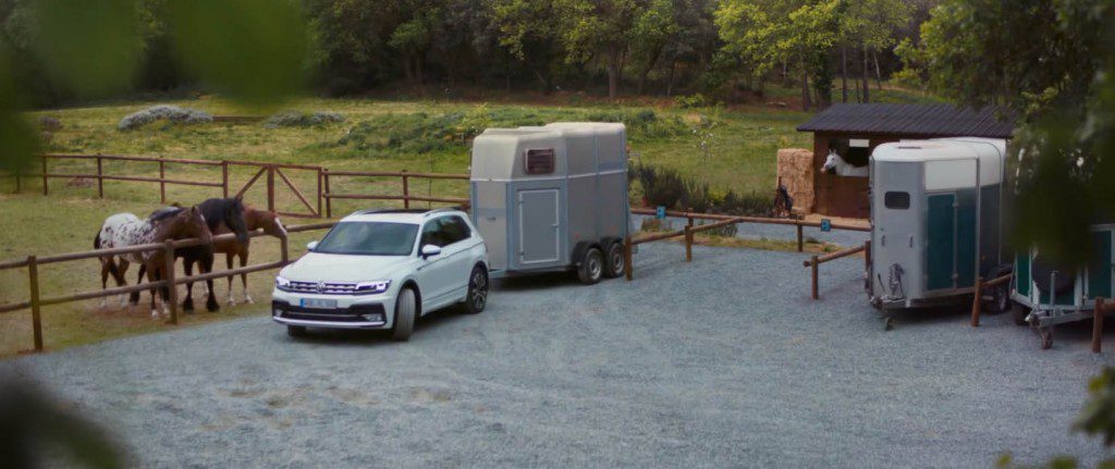 Volkswagen Tiguan- Trailer Assist - Les chevaux rieurs - Packshotmag
