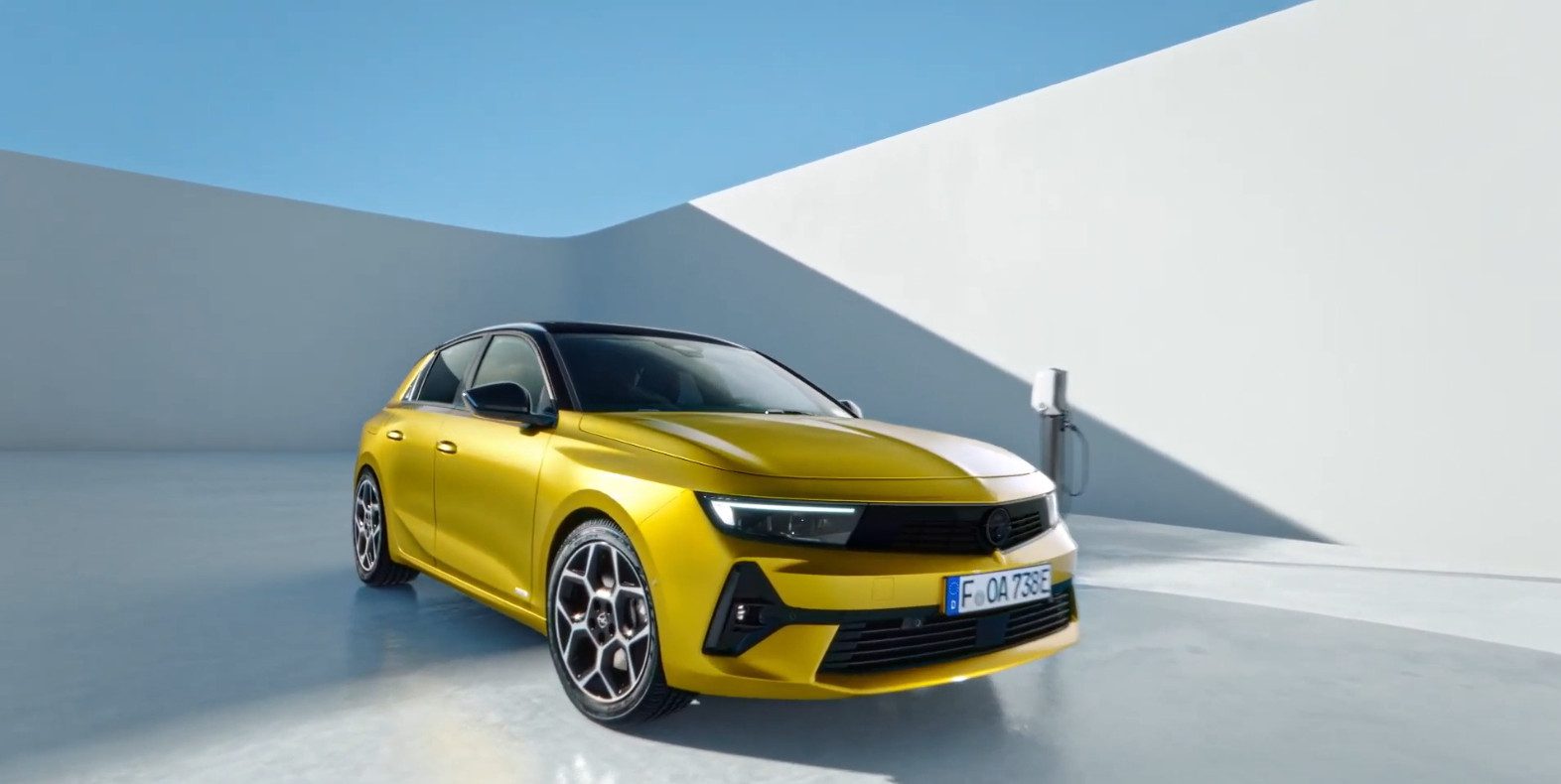 Nouvelle Opel Astra Hybride Rechargeable Tout est dit Packshotmag