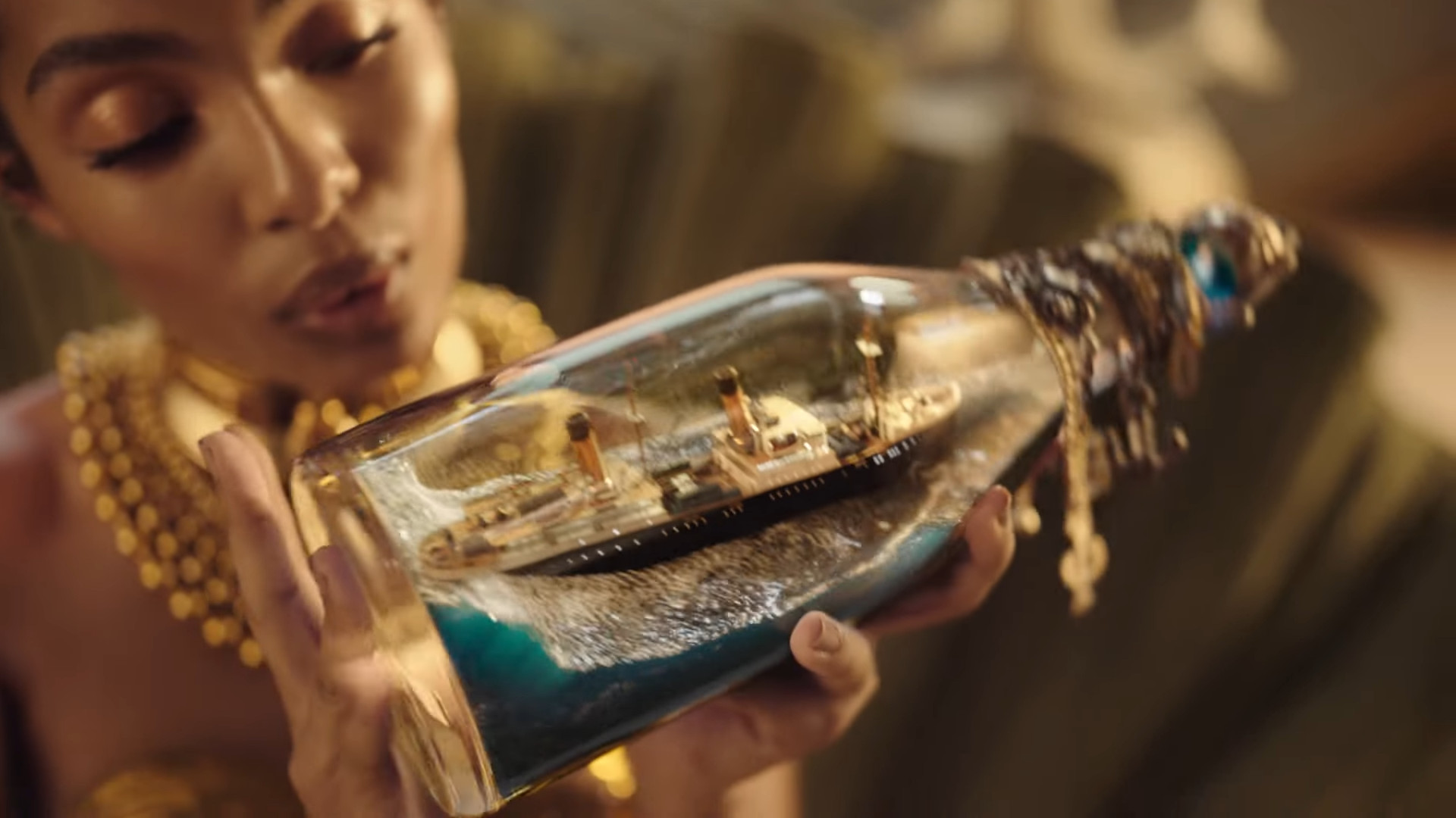 Jean Paul Gaultier - Divine - Yara Shahidi - Packshotmag